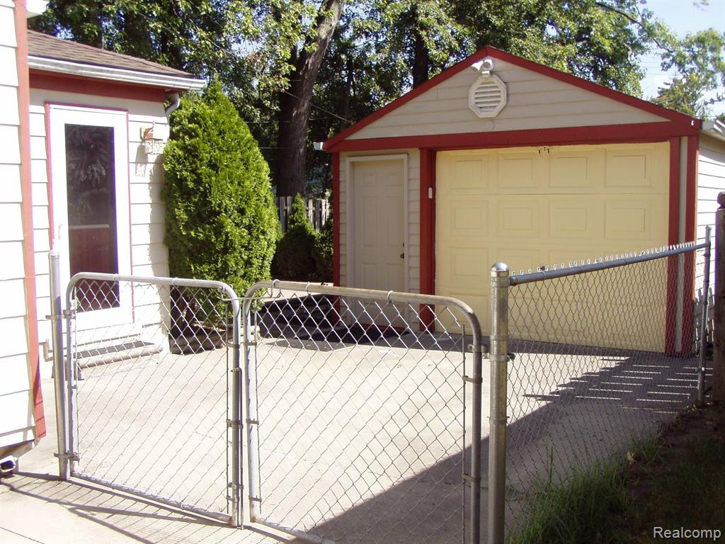 5101 CLIPPERT Street, Dearborn Heights, MI 48125 — Photo 6