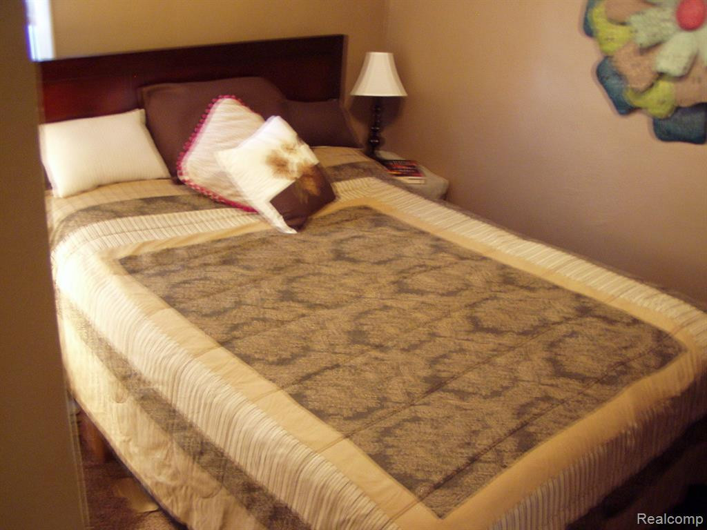 5101 CLIPPERT Street, Dearborn Heights, MI 48125 — Photo 17