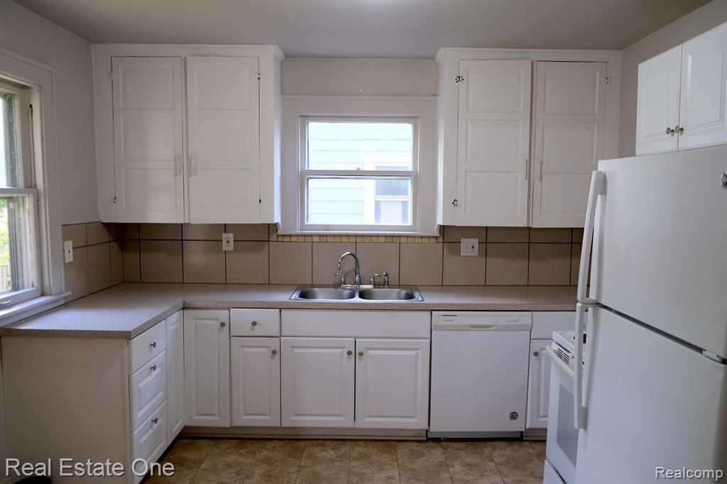 454 E breckenridge S, Ferndale, MI 48220 — Photo 9