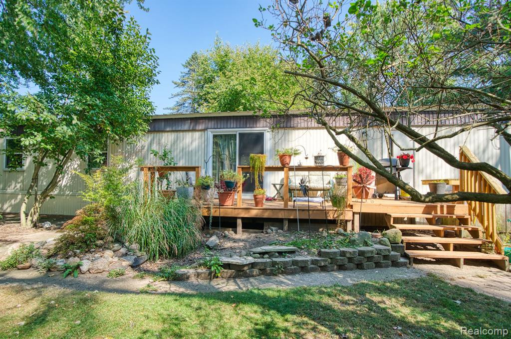 15337 KATHRYN, Pinckney, MI 48169 — front exterior
