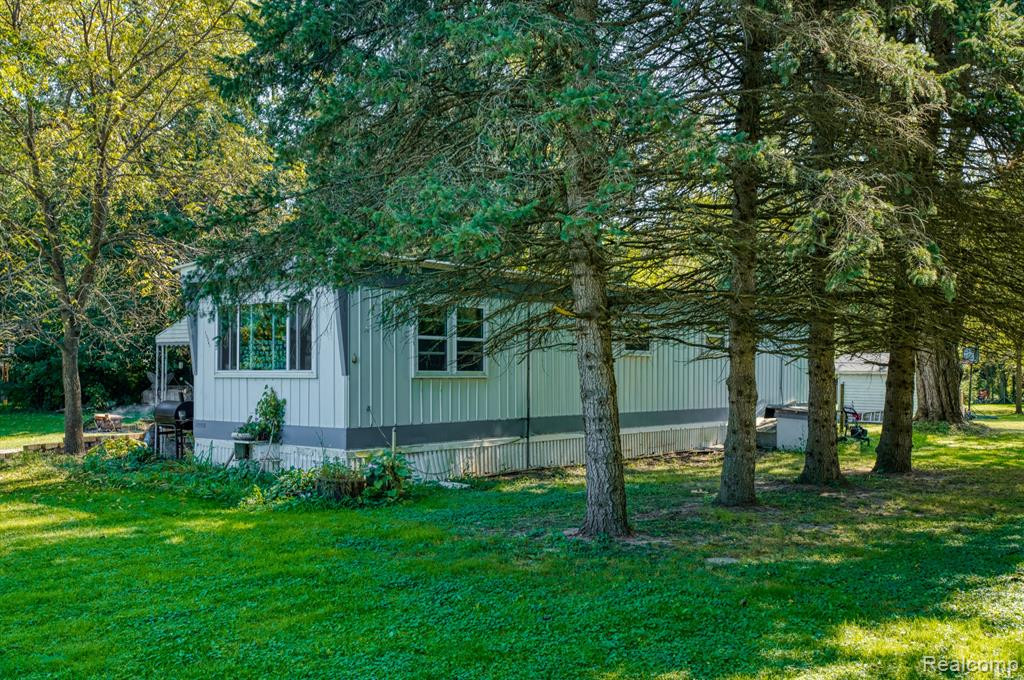 15341 KATHRYN, Pinckney, MI 48169 — front exterior