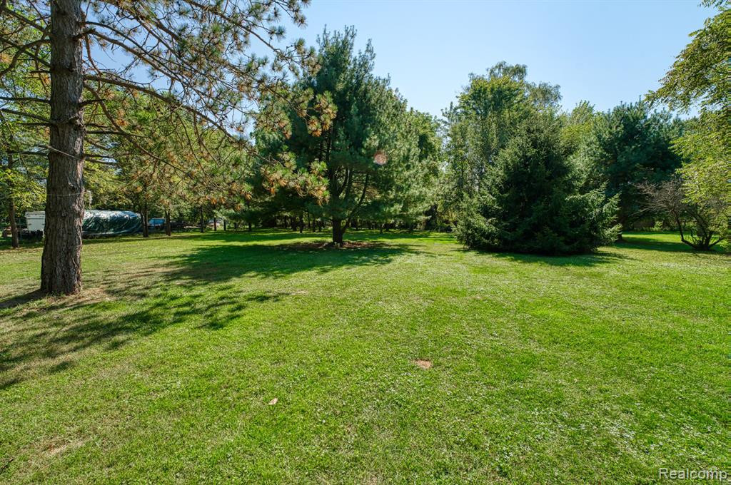 15341 KATHRYN, Pinckney, MI 48169 — Photo 11