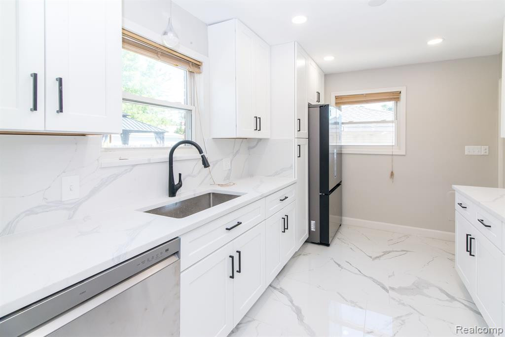 8444 Dixie Lane, Dearborn Heights, MI 48127 — Photo 15