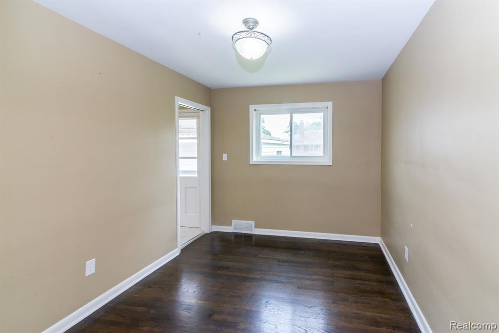 8444 Dixie Lane, Dearborn Heights, MI 48127 — Photo 19