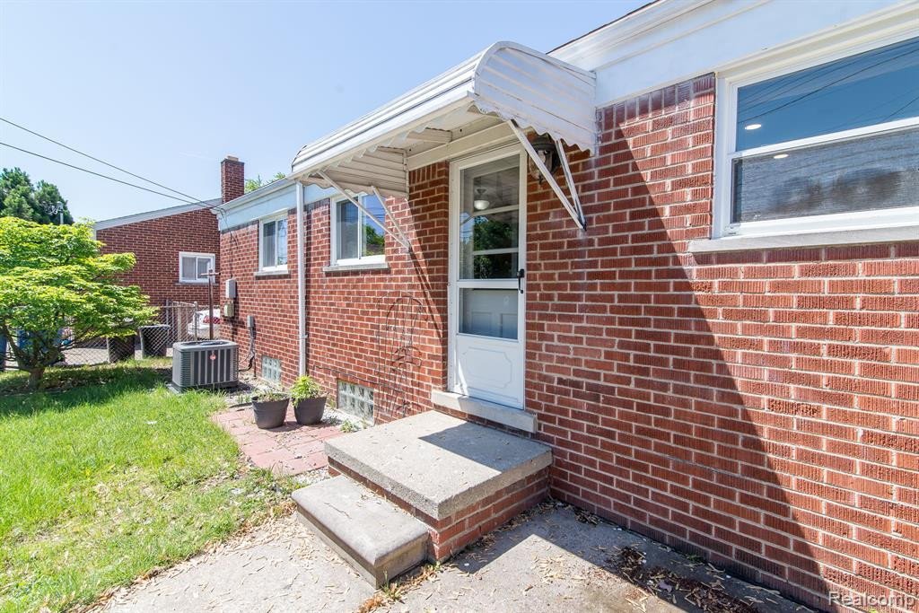 8444 Dixie Lane, Dearborn Heights, MI 48127 — Photo 28