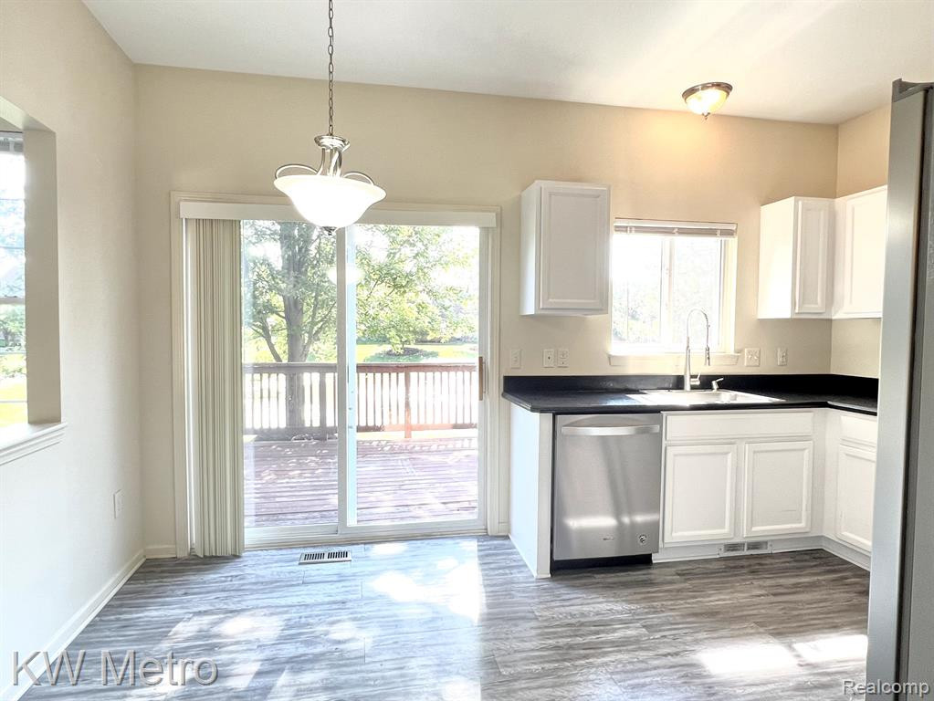 43121 PROVIDENCE Lane, Canton, MI 48188 — Photo 8