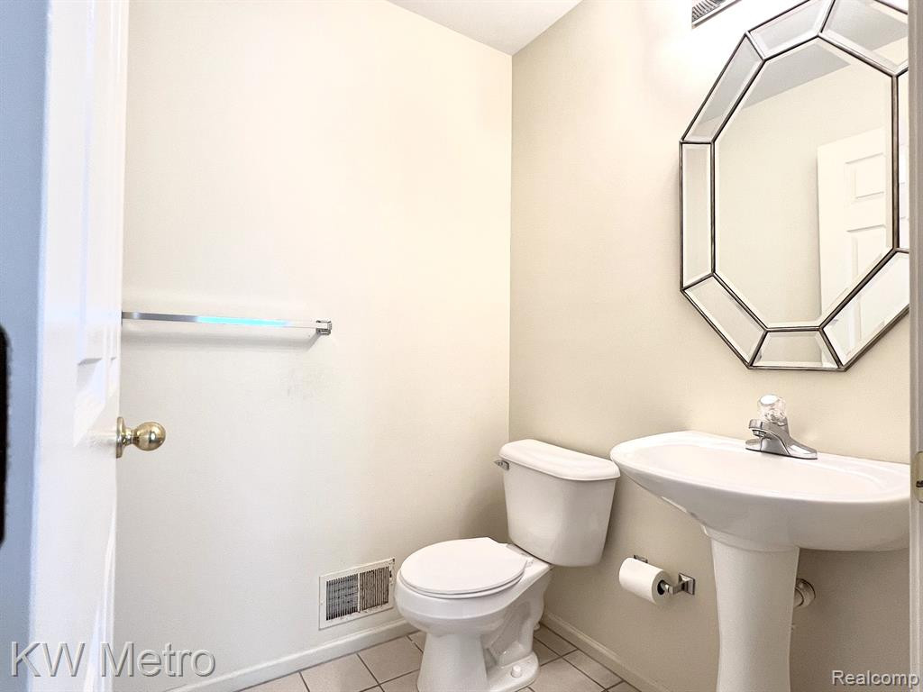 43121 PROVIDENCE Lane, Canton, MI 48188 — Photo 9