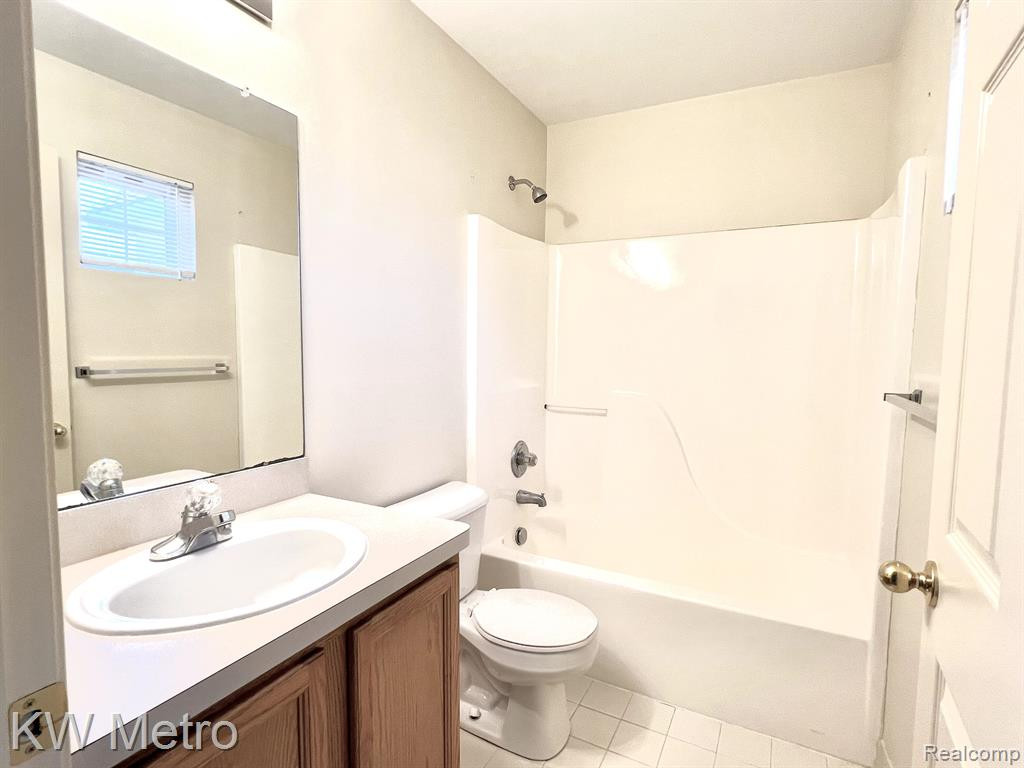 43121 PROVIDENCE Lane, Canton, MI 48188 — Photo 21