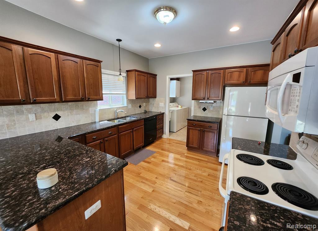 6869 N CENTRAL Park, Shelby Twp, MI 48317 — Photo 23