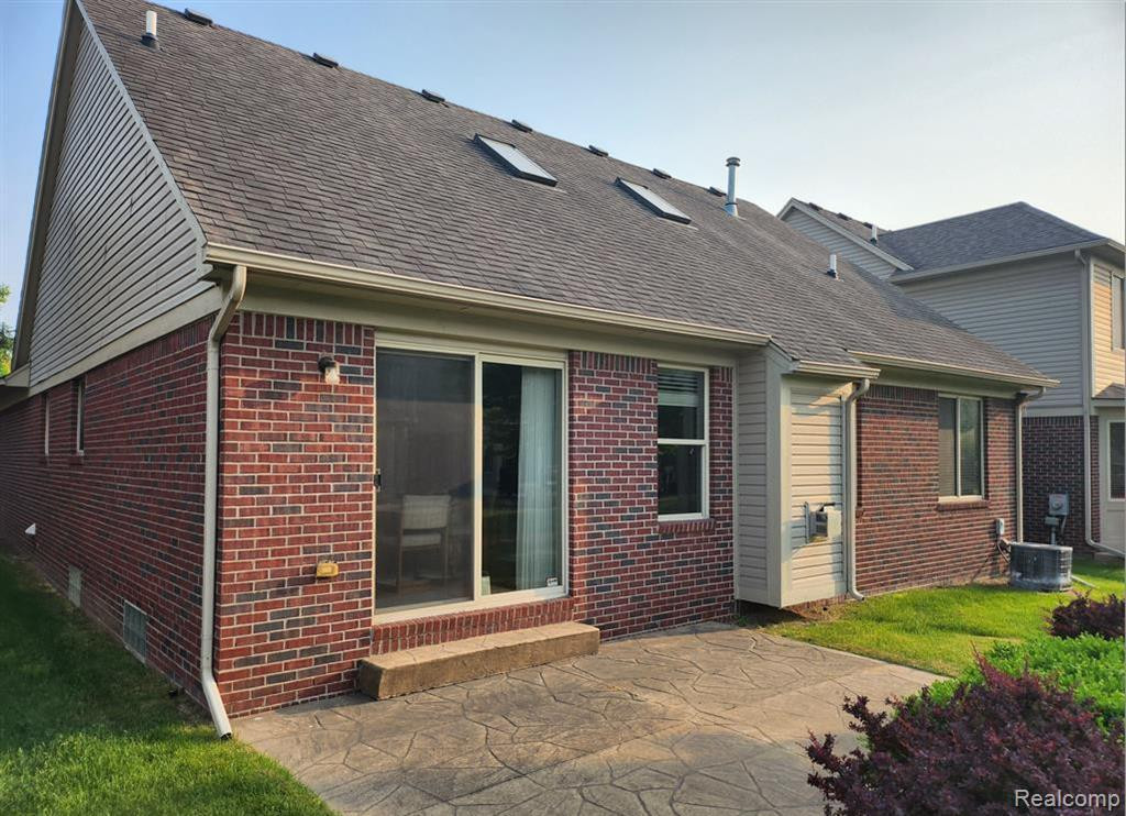 6869 N CENTRAL Park, Shelby Twp, MI 48317 — Photo 29