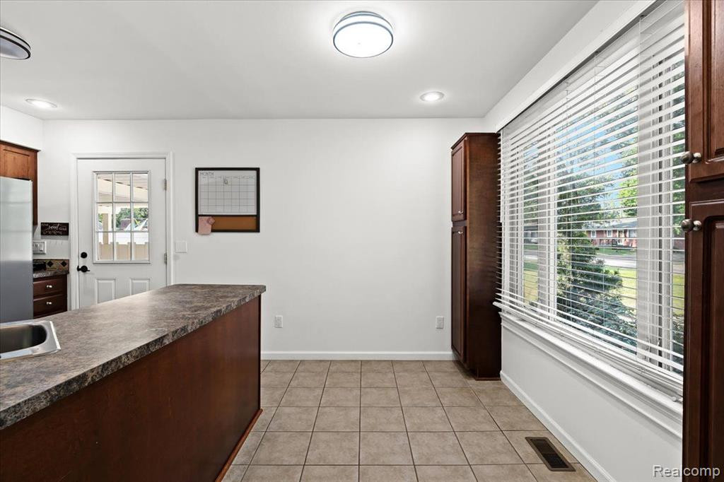4397 CEDAR Avenue, West Bloomfield, MI 48323 — Photo 14