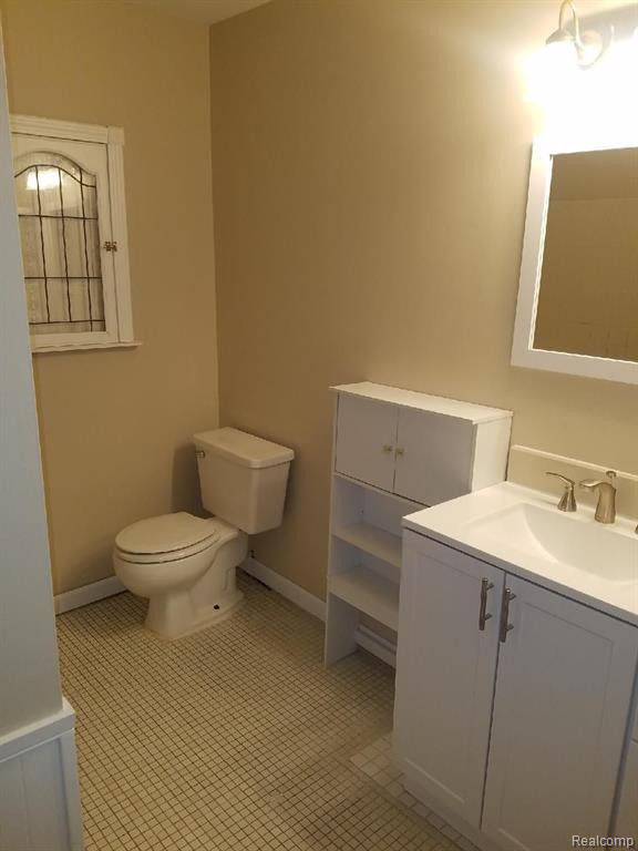 7624 MANOR Circle Unit##202 Circle, Westland, MI — Photo 2