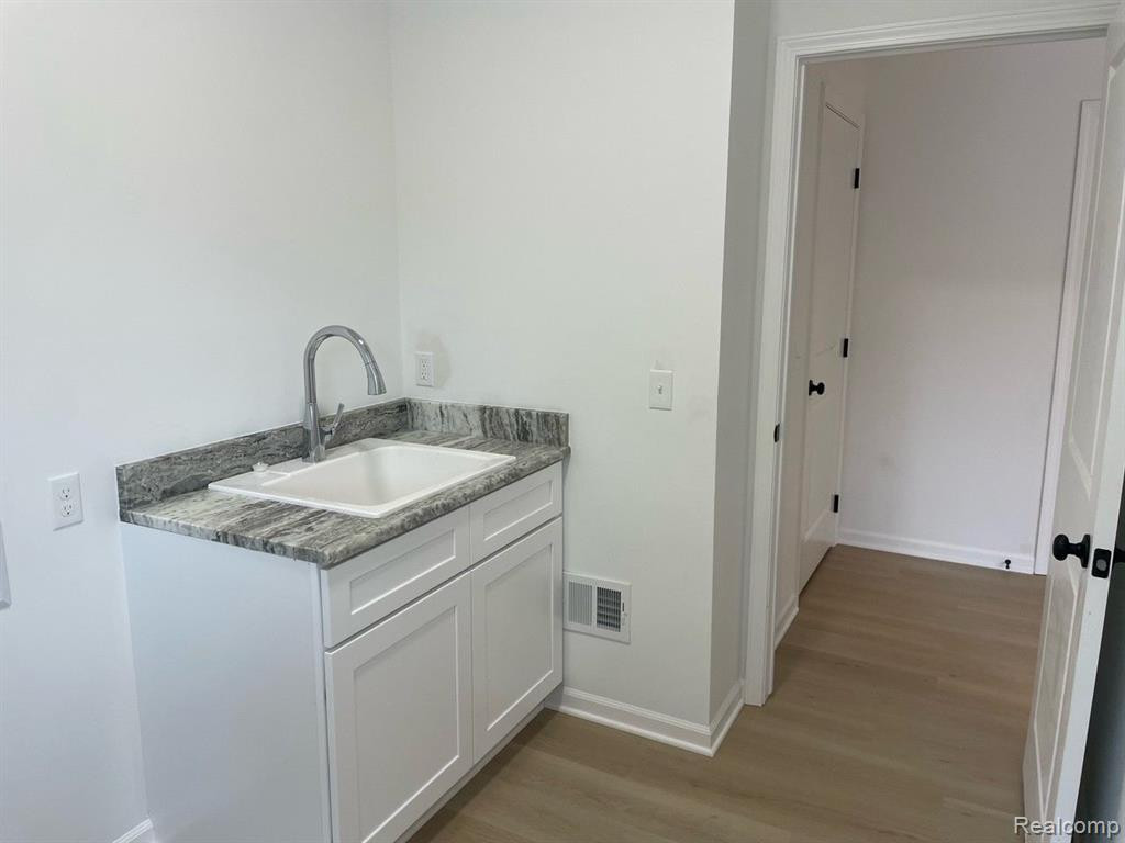 448 W Elza Avenue, Hazel Park, MI 48030 — Photo 13