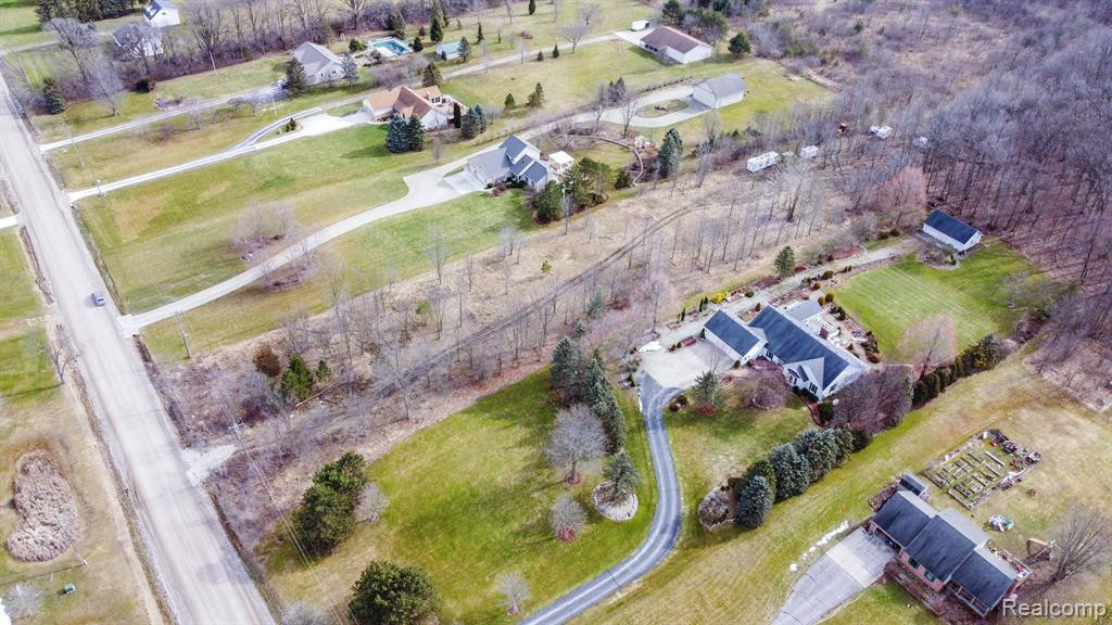 7202 E MAPLE Avenue, Grand Blanc, MI 48439 — Photo 9