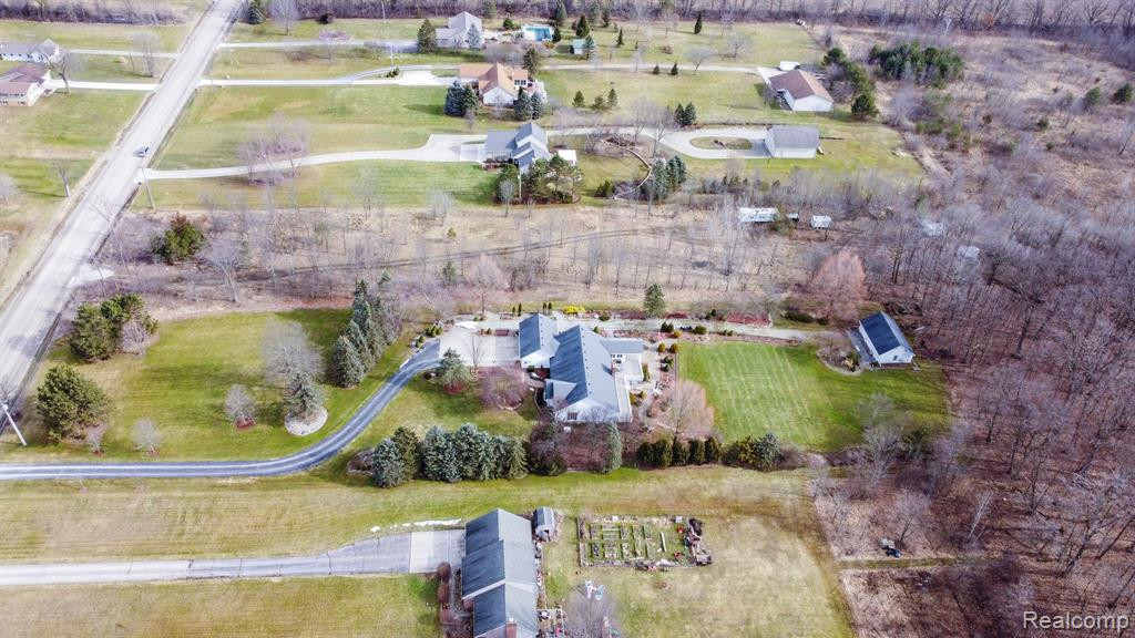 7202 E MAPLE Avenue, Grand Blanc, MI 48439 — Photo 10