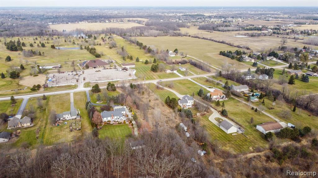 7202 E MAPLE Avenue, Grand Blanc, MI 48439 — Photo 11