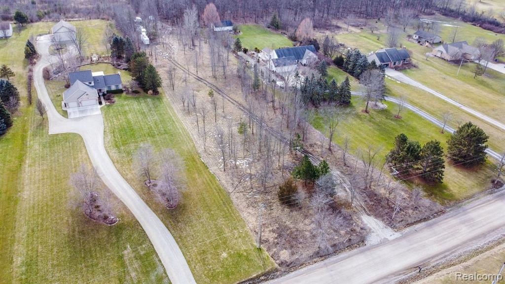 7202 E MAPLE Avenue, Grand Blanc, MI 48439 — Photo 17