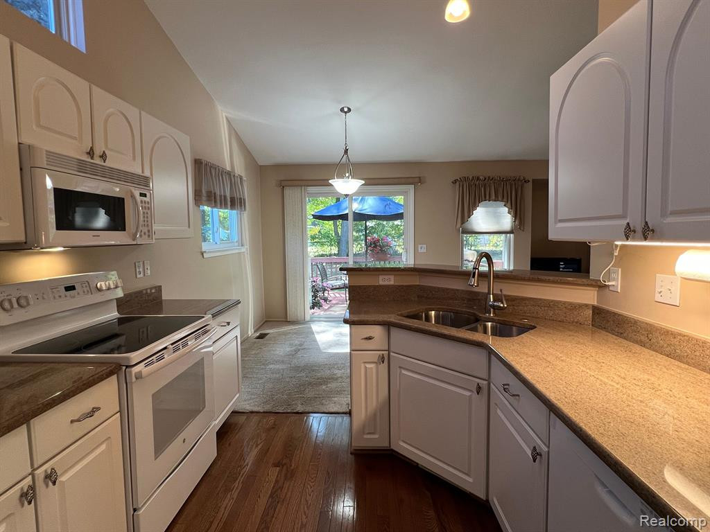 37125 AMHURST Drive, 38, Westland, MI — Photo 5