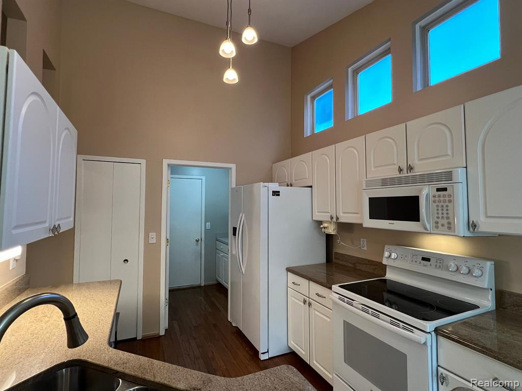 37125 AMHURST Drive, 38, Westland, MI — Photo 11