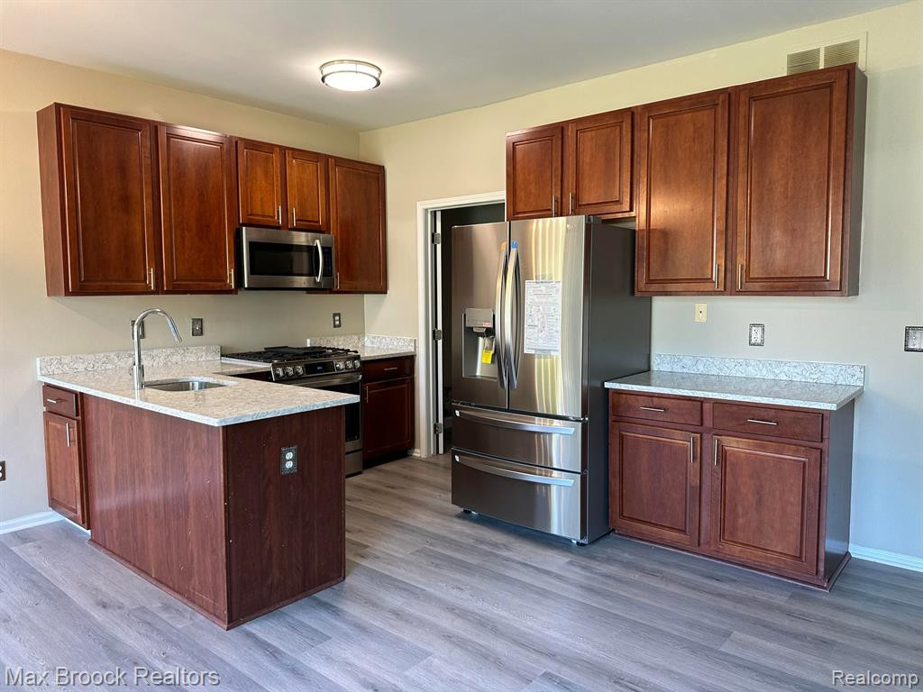 38258 SARATOGA, Farmington Hills, MI 48331 — Photo 5