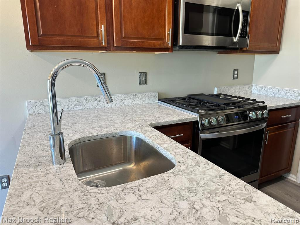 38258 SARATOGA, Farmington Hills, MI 48331 — Photo 7