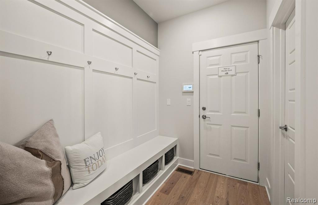 51009 Green Meadows Drive, Macomb, MI 48042 — Photo 6