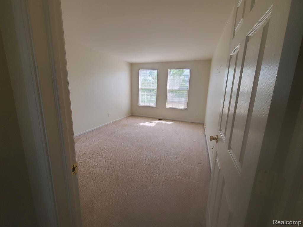 9791 RAVENSHIRE Drive, Ypsilanti, MI 48198 — Photo 17
