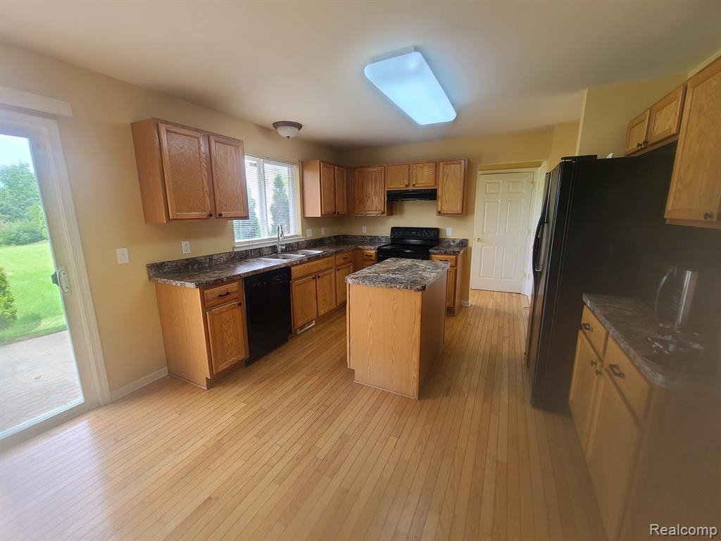 9791 RAVENSHIRE Drive, Ypsilanti, MI 48198 — Photo 35