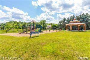 9791 RAVENSHIRE Drive, Ypsilanti, MI 48198 — Photo 39