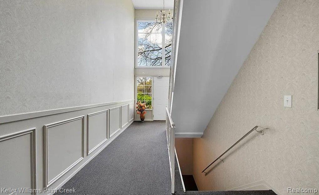 640 E FOX HILLS Drive, Bloomfield Hills, MI 48304 — Photo 2