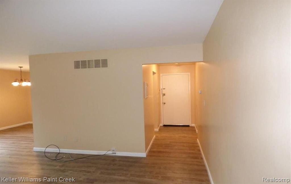 640 E FOX HILLS Drive, Bloomfield Hills, MI 48304 — Photo 3