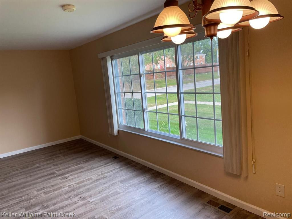 640 E FOX HILLS Drive, Bloomfield Hills, MI 48304 — Photo 4