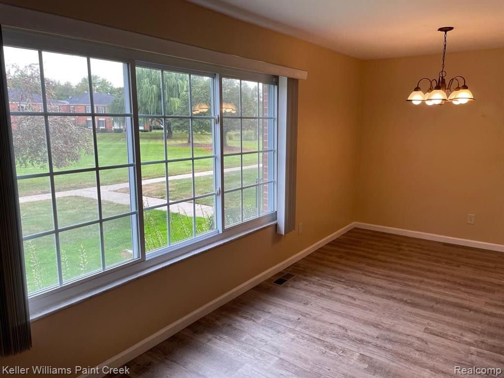 640 E FOX HILLS Drive, Bloomfield Hills, MI 48304 — Photo 5