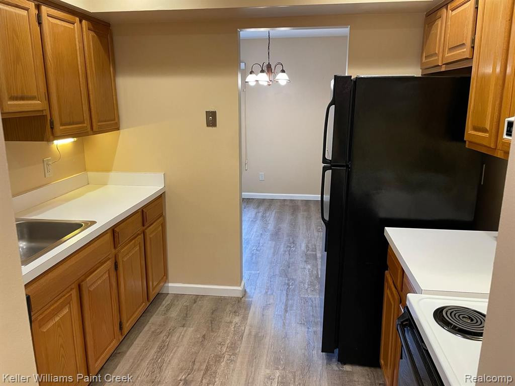 640 E FOX HILLS Drive, Bloomfield Hills, MI 48304 — Photo 7