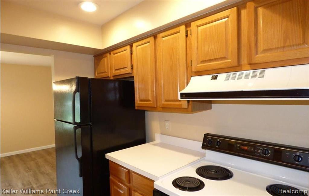 640 E FOX HILLS Drive, Bloomfield Hills, MI 48304 — Photo 8