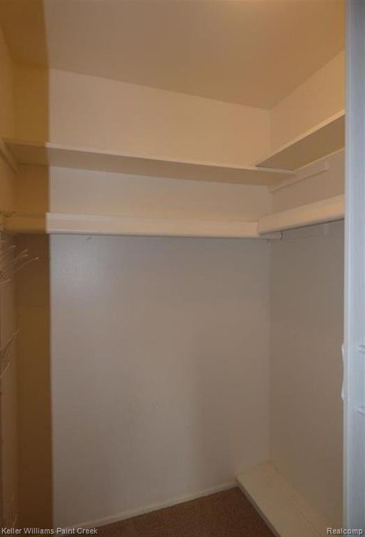640 E FOX HILLS Drive, Bloomfield Hills, MI 48304 — Photo 12