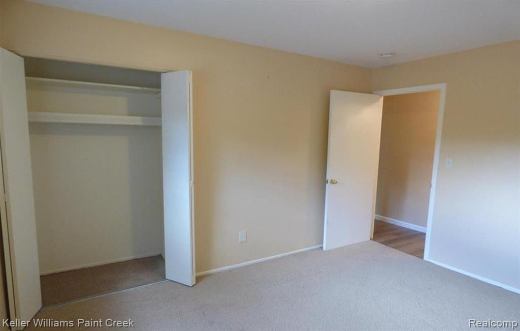640 E FOX HILLS Drive, Bloomfield Hills, MI 48304 — Photo 14