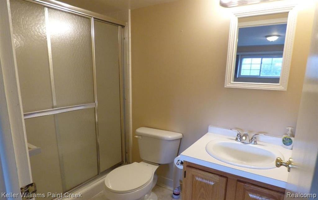 640 E FOX HILLS Drive, Bloomfield Hills, MI 48304 — Photo 15