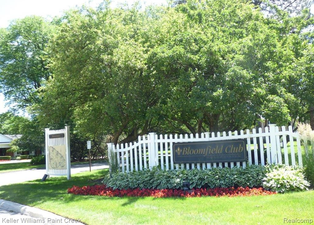 640 E FOX HILLS Drive, Bloomfield Hills, MI 48304 — Photo 27