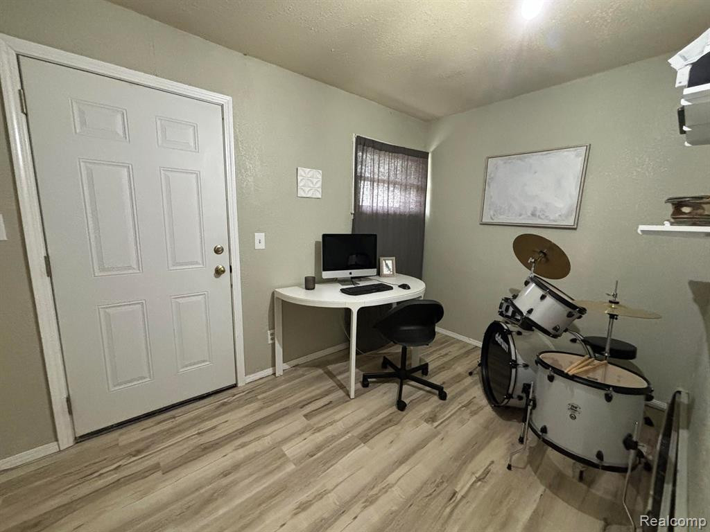 717 W ROCKWELL Street, Fenton, MI 48430 — Photo 14