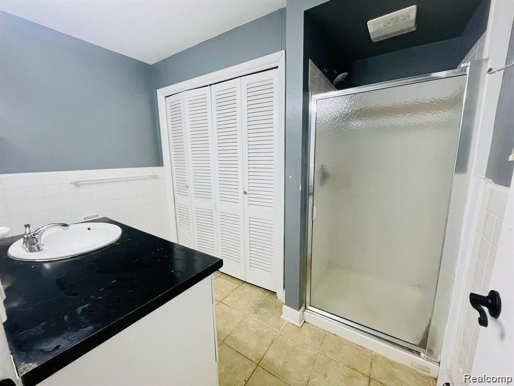 717 W ROCKWELL Street, Fenton, MI 48430 — Photo 18