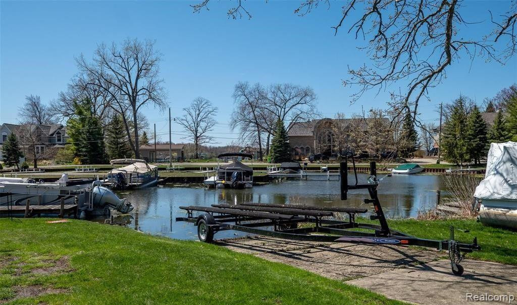 5563 PARK Drive, Orchard Lake Village, MI 48324 — Photo 8