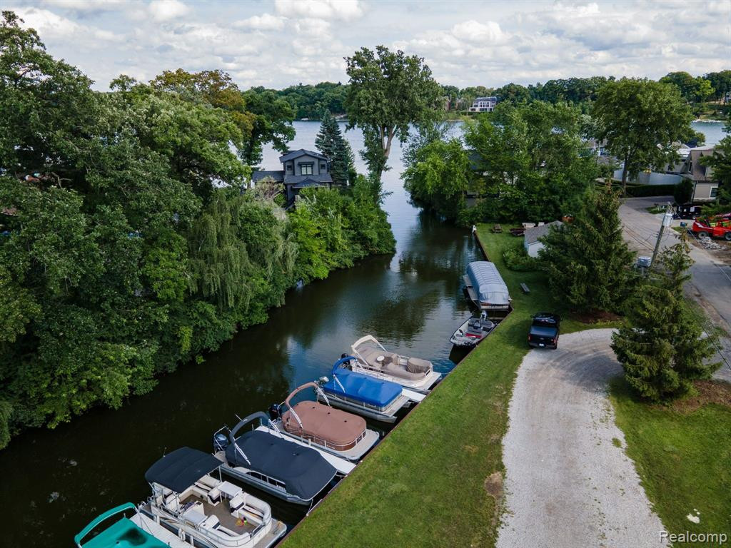 5563 PARK Drive, Orchard Lake Village, MI 48324 — Photo 9