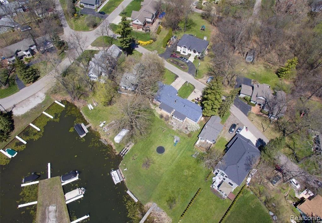 5563 PARK Drive, Orchard Lake Village, MI 48324 — Photo 10