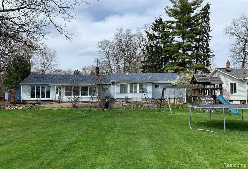 5563 PARK Drive, Orchard Lake Village, MI 48324 — Photo 11