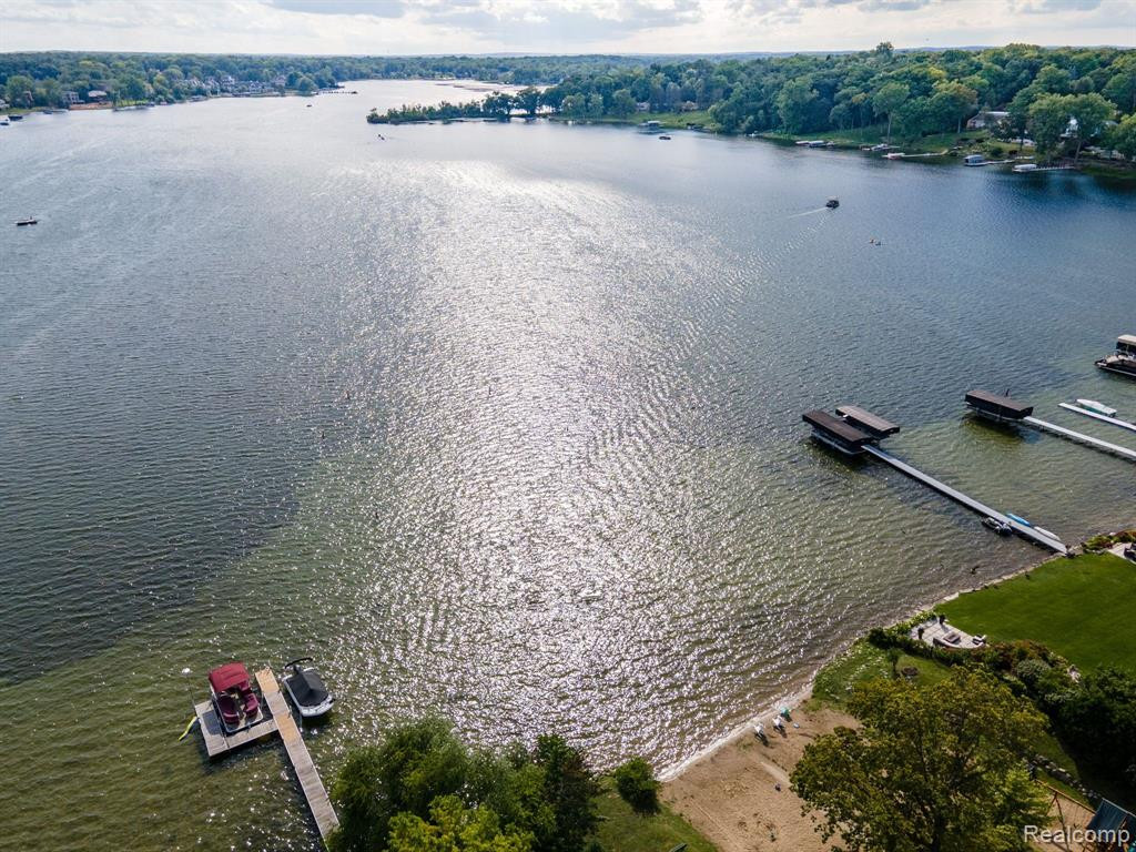 5563 PARK Drive, Orchard Lake Village, MI 48324 — Photo 12