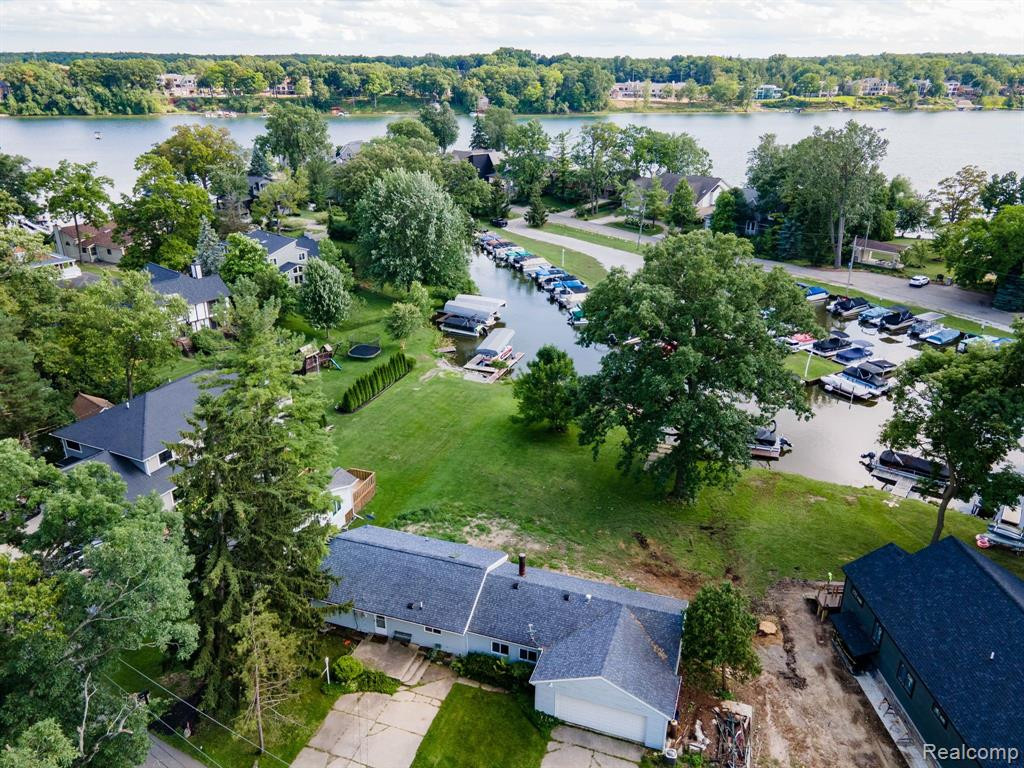 5563 PARK Drive, Orchard Lake Village, MI 48324 — Photo 14