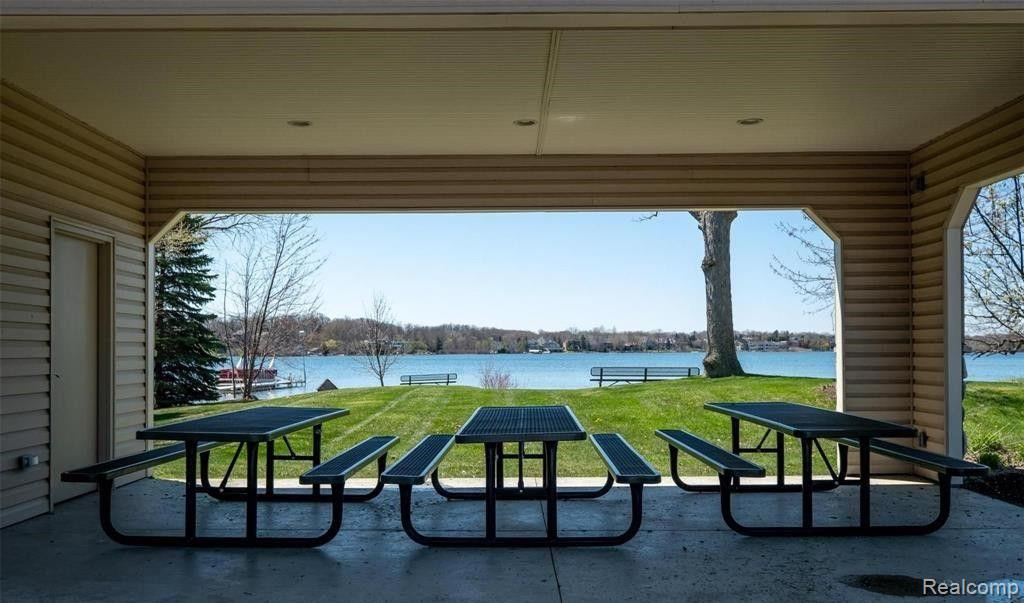 5563 PARK Drive, Orchard Lake Village, MI 48324 — Photo 15