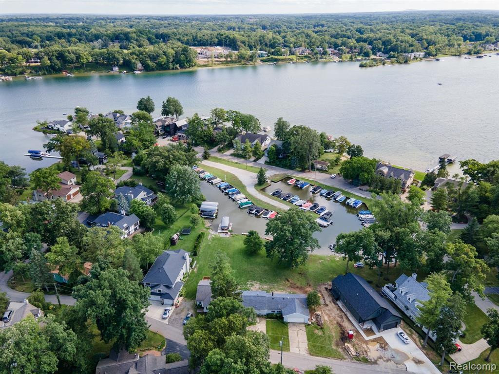 5563 PARK Drive, Orchard Lake Village, MI 48324 — Photo 19