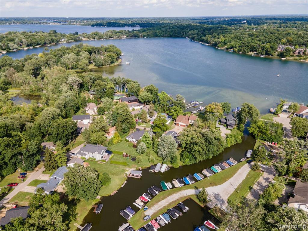 5563 PARK Drive, Orchard Lake Village, MI 48324 — Photo 20